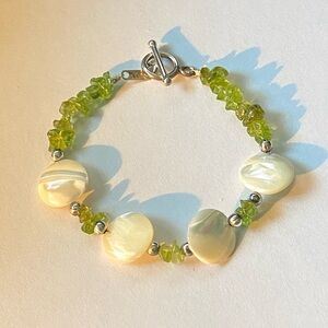 Mother of Pearl Disc Shell & Peridot Chip Bracelet Sterling Silver Clasp